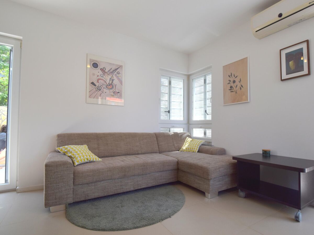 Apartment Three bedroom apartment with terrace and sea view Malinska, Krk A-20425-a - Outdoor photo 5