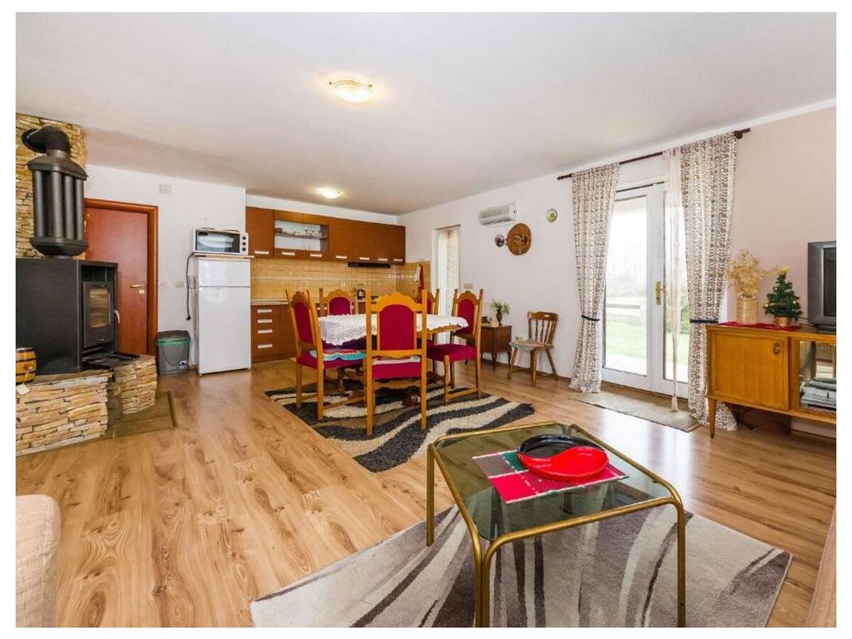 Apartment Three bedroom apartment with terrace Lovinac, Velebit A-21748-a