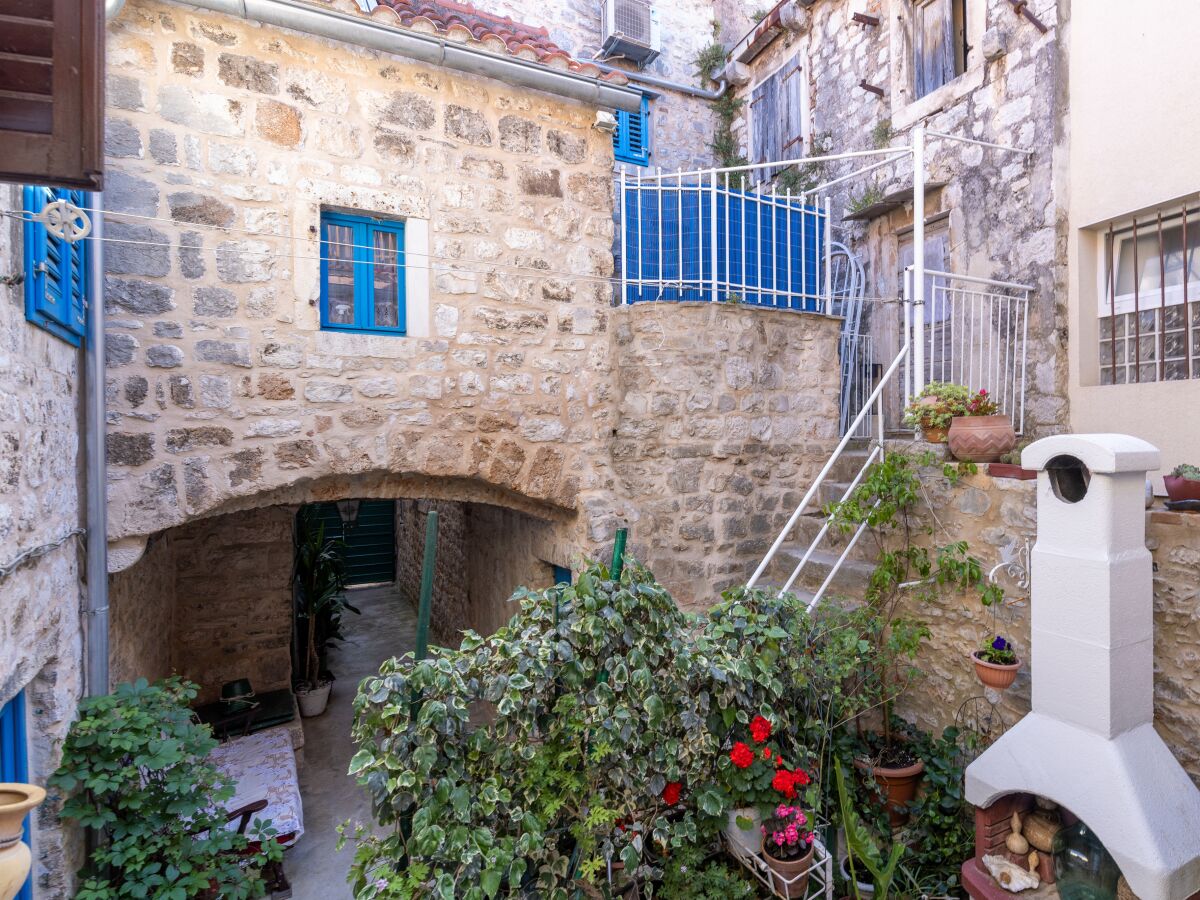Apartment Three bedroom apartment with balcony Stari Grad, Hvar A-22052-a - Outdoor photo 4