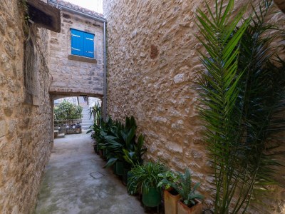 Apartment Three bedroom apartment with balcony Stari Grad, Hvar A-22052-a - Outdoor photo 6