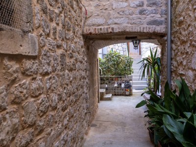 Apartment Three bedroom apartment with balcony Stari Grad, Hvar A-22052-a - Outdoor photo 12