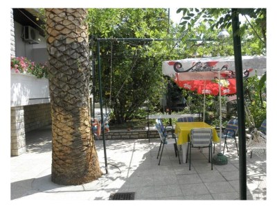 Apartment Two bedroom apartment with terrace and sea view Barbat, Rab A-22564-a - Outdoor photo 5