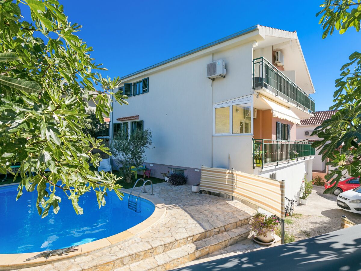 Apartment Comfortable and spacious apartment with terrace and sea view Kaštel Novi, Kaštela A-22569-a - Outdoor photo 2