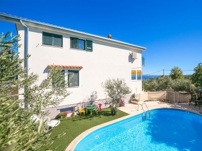 Apartment Comfortable and spacious apartment with terrace and sea view Kaštel Novi, Kaštela A-22569-a in Kaštel Novi - Apartment