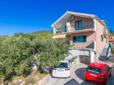 Apartment Comfortable and spacious apartment with terrace and sea view Kaštel Novi, Kaštela A-22569-a - Outdoor photo 3