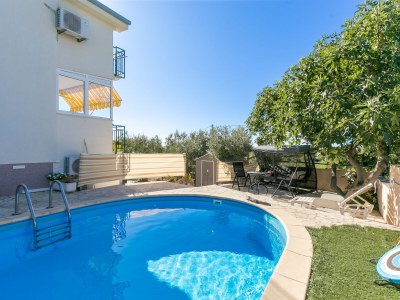 Apartment Comfortable and spacious apartment with terrace and sea view Kaštel Novi, Kaštela A-22569-a - Outdoor photo 11