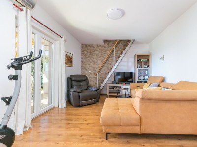 Apartment Comfortable and spacious apartment with terrace and sea view Kaštel Novi, Kaštela A-22569-a - Outdoor photo 26