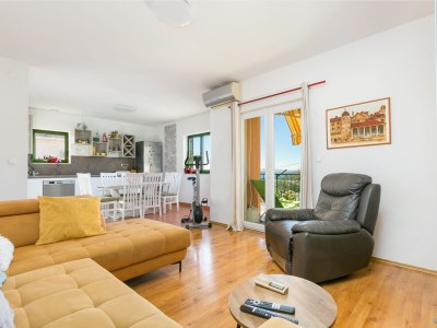 Apartment Comfortable and spacious apartment with terrace and sea view Kaštel Novi, Kaštela A-22569-a - Outdoor photo 27