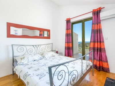 Apartment Comfortable and spacious apartment with terrace and sea view Kaštel Novi, Kaštela A-22569-a - Outdoor photo 40