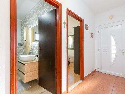 Apartment Comfortable and spacious apartment with terrace and sea view Kaštel Novi, Kaštela A-22569-a - Outdoor photo 54