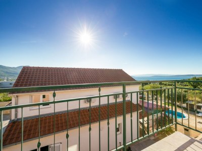 Apartment Comfortable and spacious apartment with terrace and sea view Kaštel Novi, Kaštela A-22569-a - Outdoor photo 70