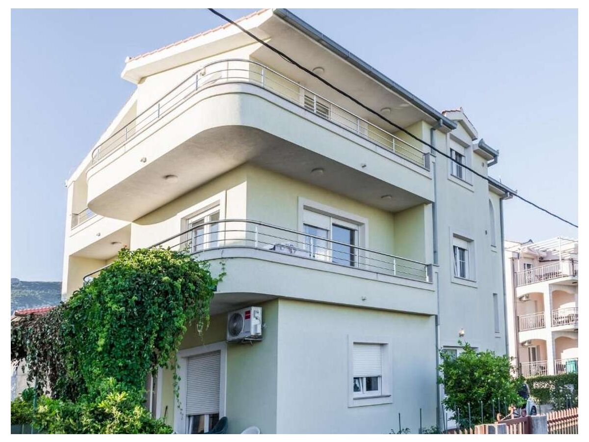 Apartment Two bedroom apartment with balcony and sea view Kaštel Lukšić, Kaštela A-22141-b - Outdoor photo 2