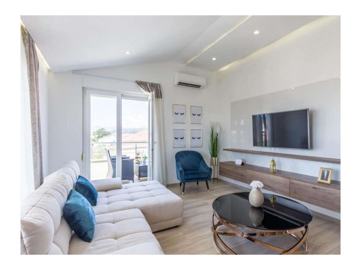 Apartment Two bedroom apartment with balcony and sea view Kaštel Lukšić, Kaštela A-22141-b - Outdoor photo 4