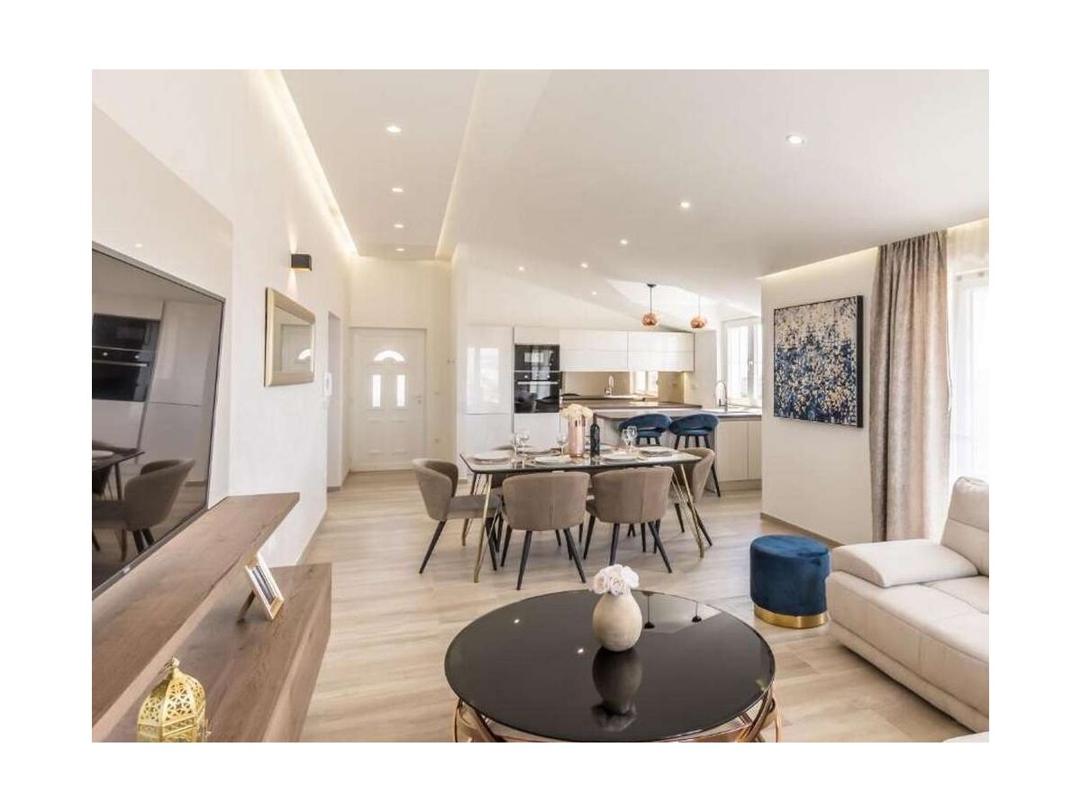 Apartment Two bedroom apartment with balcony and sea view Kaštel Lukšić, Kaštela A-22141-b - Outdoor photo 5