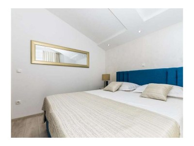 Apartment Two bedroom apartment with balcony and sea view Kaštel Lukšić, Kaštela A-22141-b - Outdoor photo 11