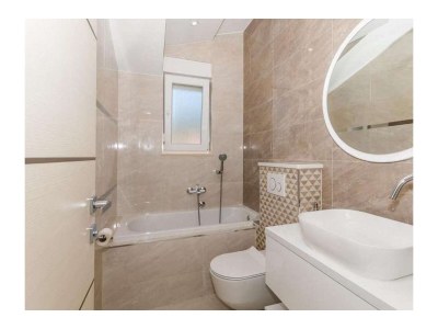 Apartment Two bedroom apartment with balcony and sea view Kaštel Lukšić, Kaštela A-22141-b - Outdoor photo 18