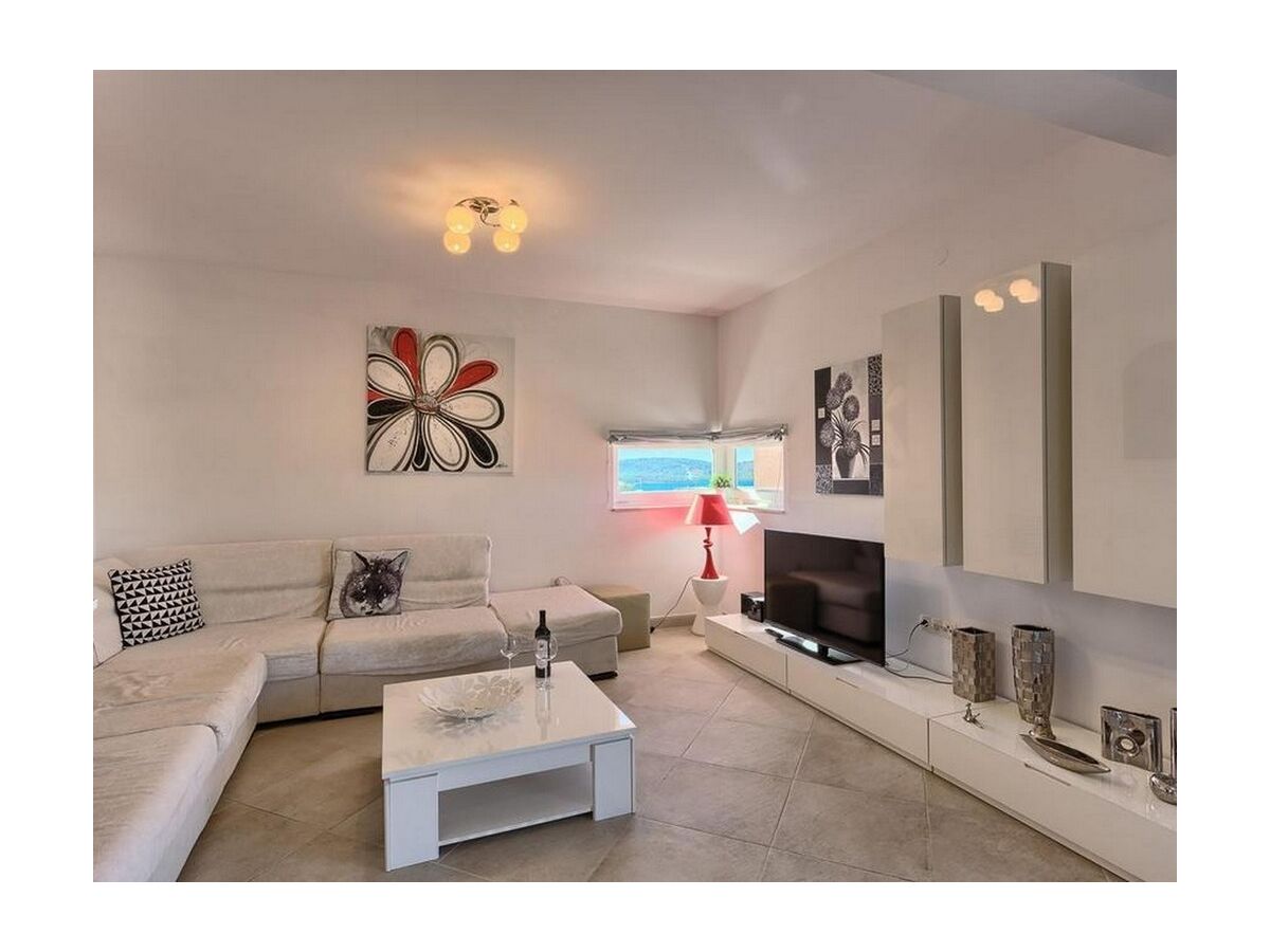 Apartment Three bedroom apartment with terrace and sea view Okrug Gornji, Čiovo A-22587-a - Outdoor photo 4