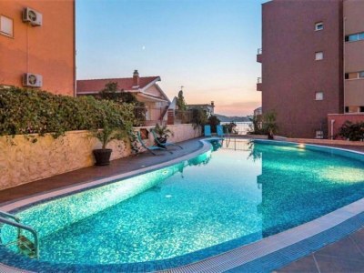 Apartment Three bedroom apartment with terrace and sea view Okrug Gornji, Čiovo A-22587-a - Outdoor photo 3