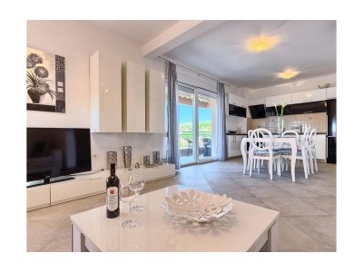 Apartment Three bedroom apartment with terrace and sea view Okrug Gornji, Čiovo A-22587-a - Outdoor photo 7