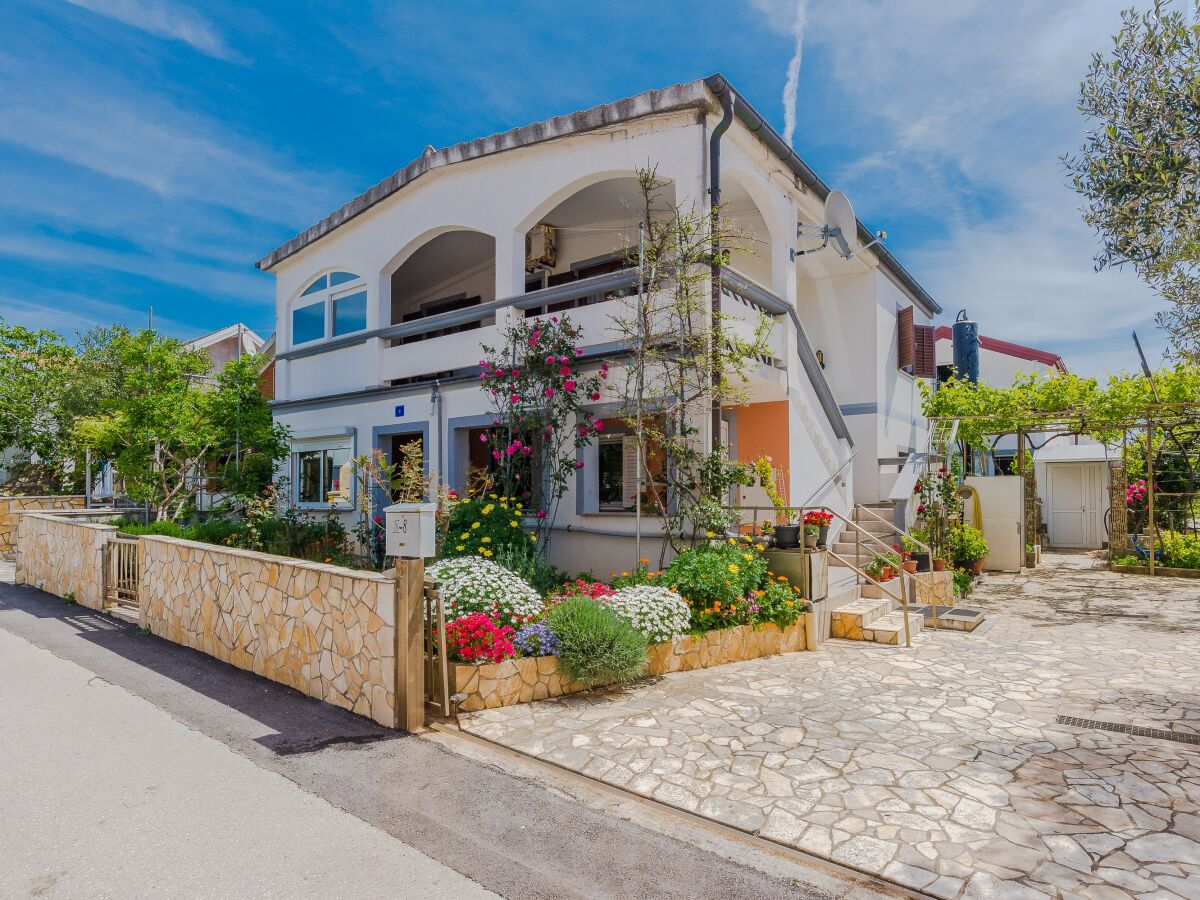 Apartment Two bedroom apartment with terrace Vir - Torovi - Vir - Pedinka, Vir A-21752-a - Outdoor photo 2