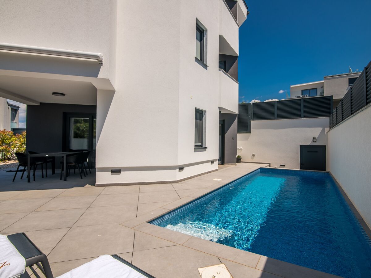 Apartment Two bedroom apartment with terrace Njivice, Krk A-22806-a - Outdoor photo 3