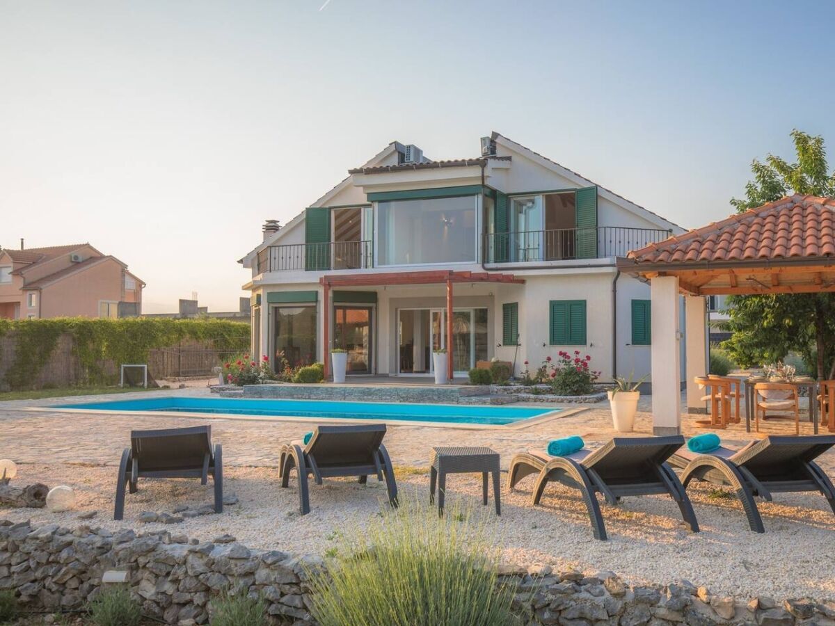 Villa Four-bedroom house with terrace Vrpolje, Šibenik K-21843 - Outdoor photo 4