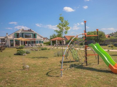 Villa Four-bedroom house with terrace Vrpolje, Šibenik K-21843 - Outdoor photo 11