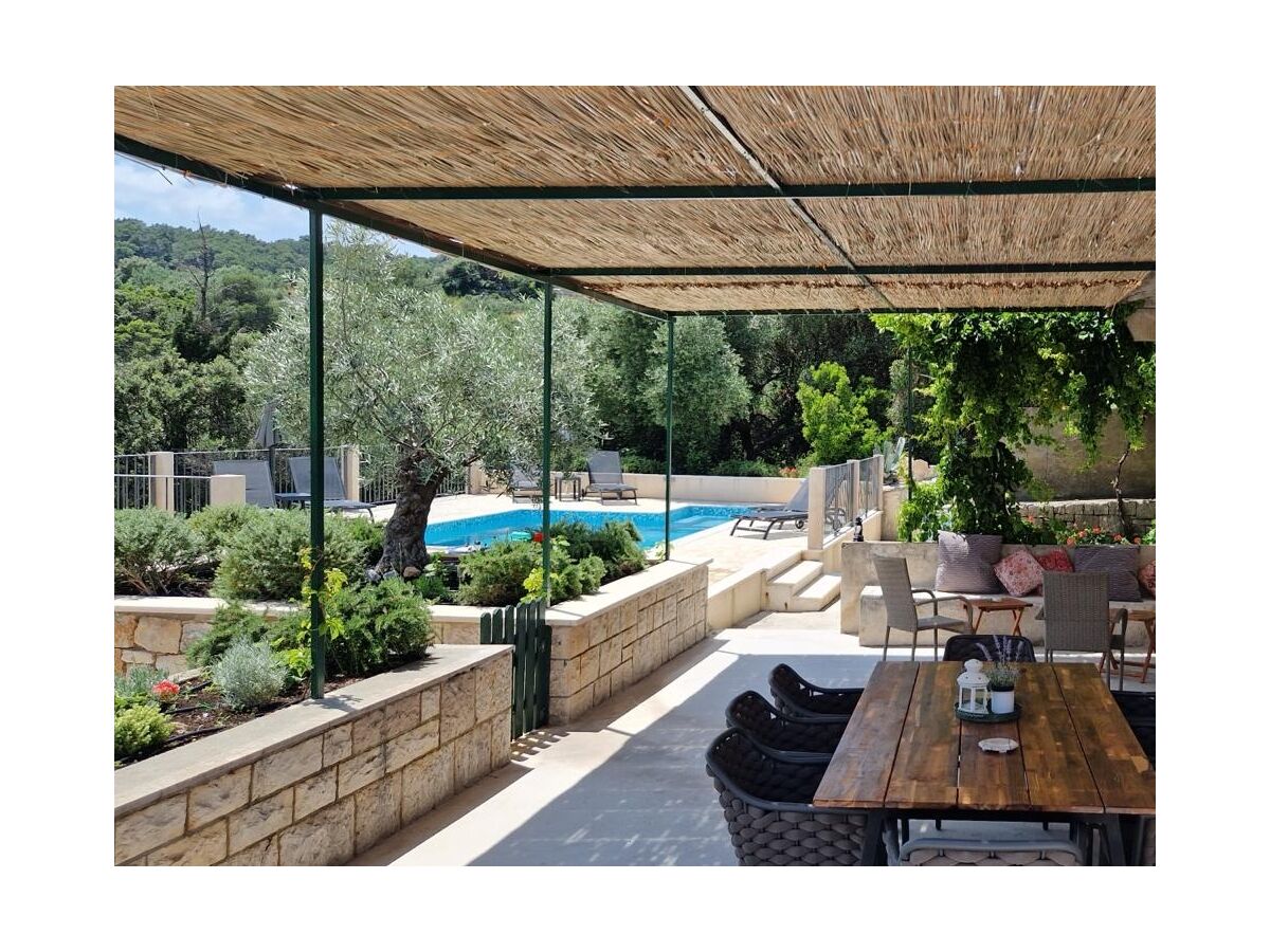 Holiday house Two bedroom house with terrace and sea view Selca, Brač K-22845