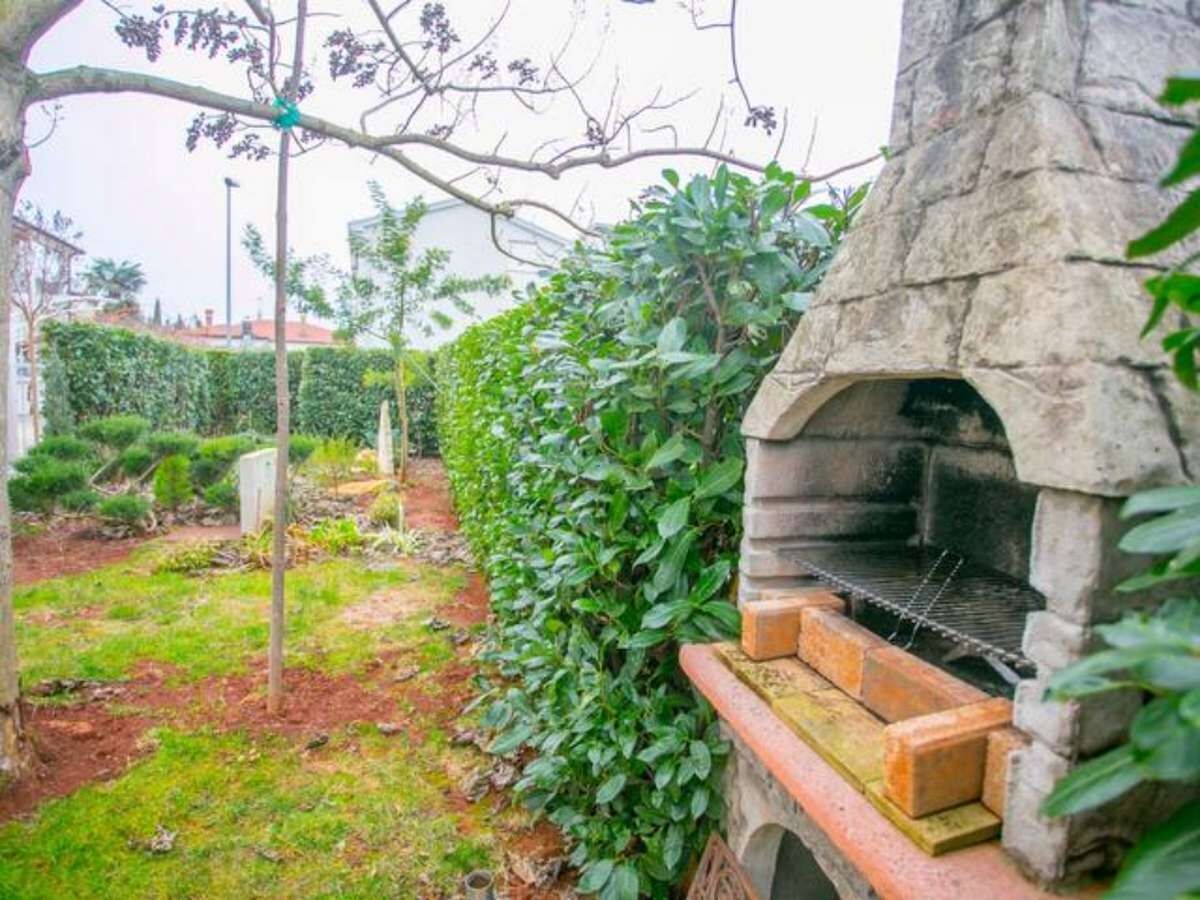 Apartment Two bedroom apartment with terrace Zambratija, Umag A-22711-a - Outdoor photo 4