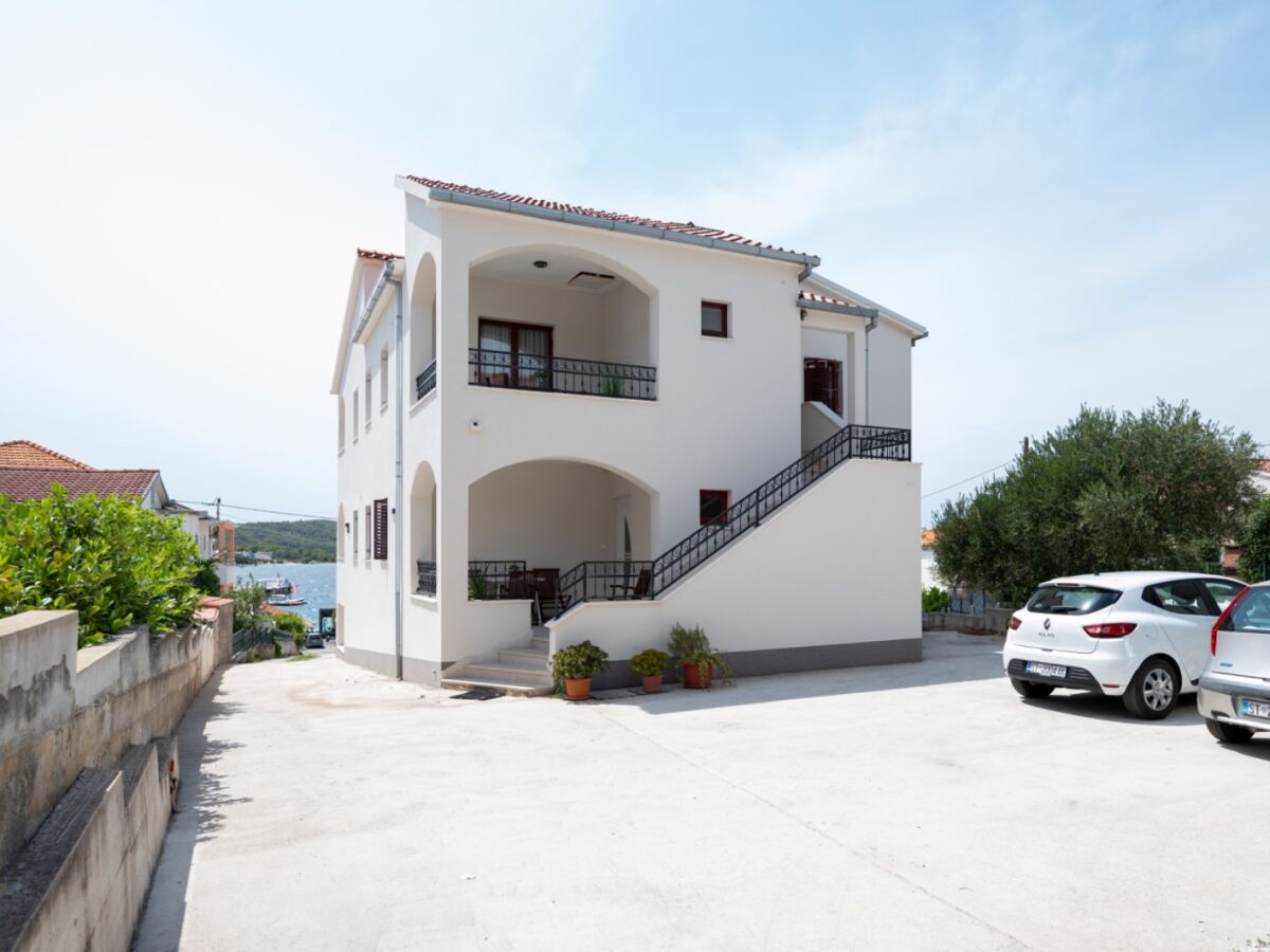 Apartment Two bedroom apartment with terrace and sea view Okrug Gornji, Čiovo A-23497-a - Outdoor photo 3