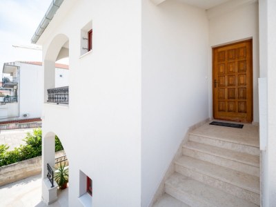 Apartment Two bedroom apartment with terrace and sea view Okrug Gornji, Čiovo A-23497-a - Outdoor photo 2