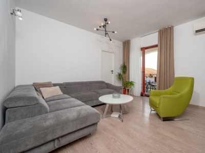 Apartment Two bedroom apartment with terrace and sea view Okrug Gornji, Čiovo A-23497-a - Outdoor photo 4