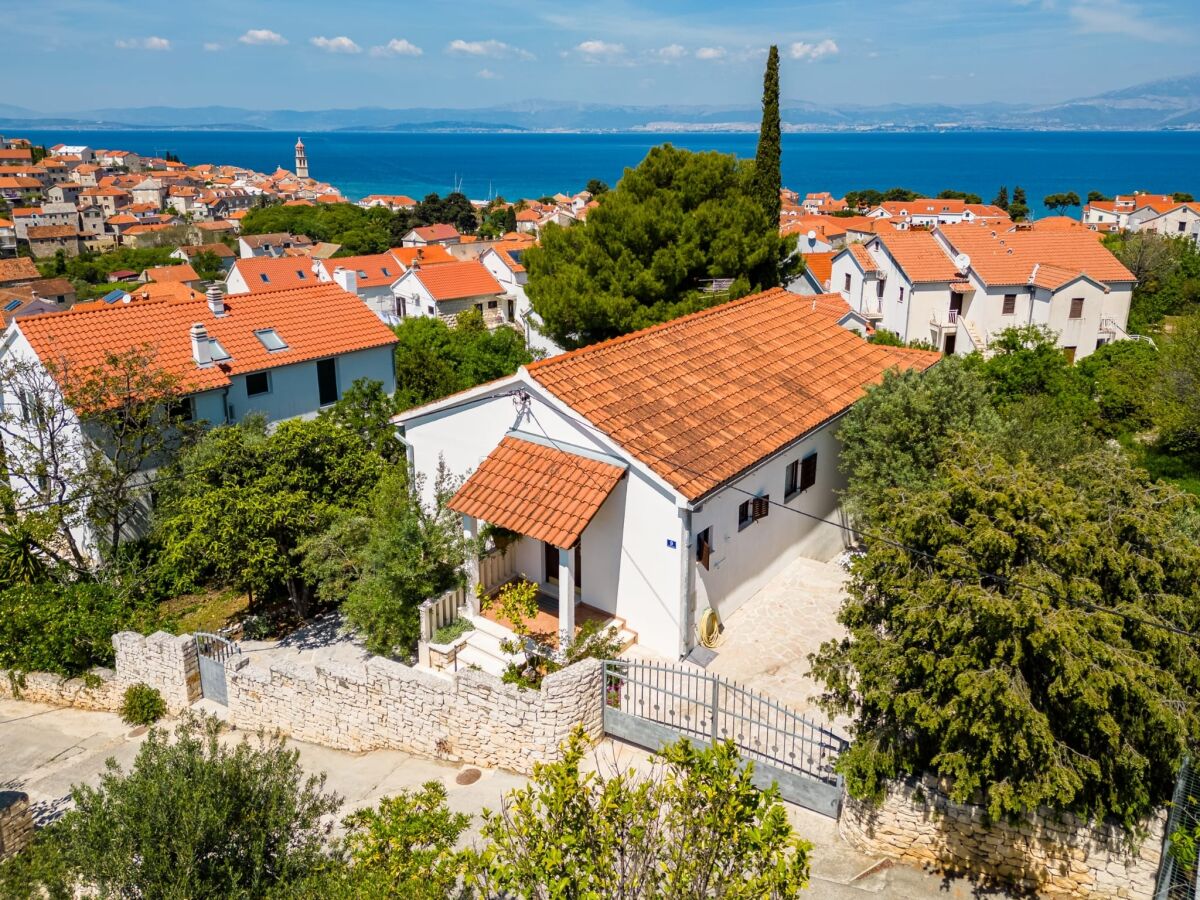 Holiday house Three bedroom house with terrace and sea view Sutivan, Brač K-23075 - Outdoor photo 3