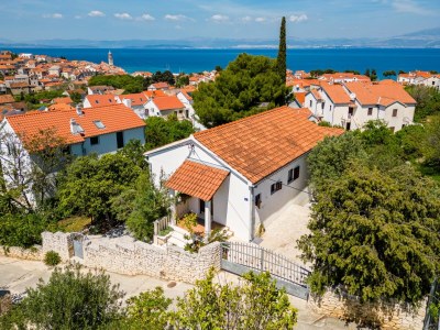 Holiday house Three bedroom house with terrace and sea view Sutivan, Brač K-23075 - Outdoor photo 3