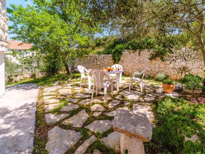 Holiday house Three bedroom house with terrace and sea view Sutivan, Brač K-23075 - Outdoor photo 9