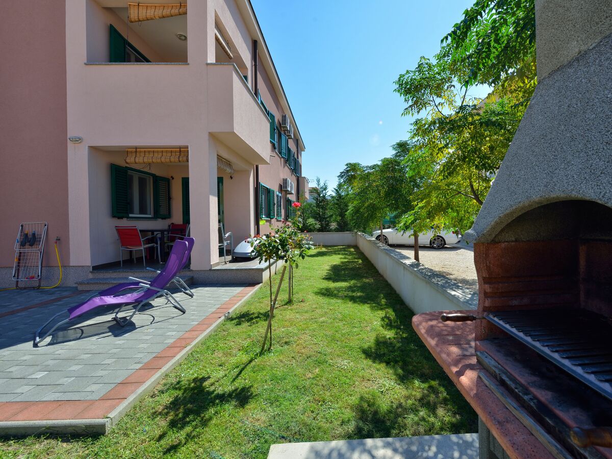 Apartment Two bedroom apartment with terrace Privlaka, Zadar A-23197-a - Outdoor photo 4