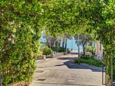 Apartment Three bedroom apartment with balcony and sea view Martinšćica, Cres A-23222-a - Outdoor photo 9