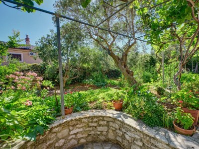 Apartment Three bedroom apartment with balcony and sea view Martinšćica, Cres A-23222-a - Outdoor photo 11