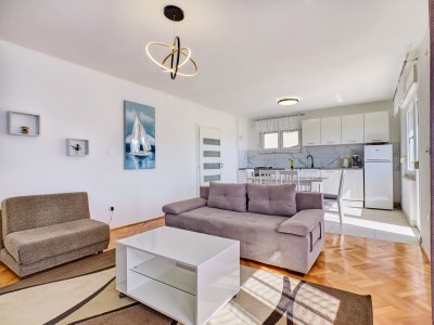 Apartment Three bedroom apartment with balcony and sea view Martinšćica, Cres A-23222-a - Outdoor photo 17