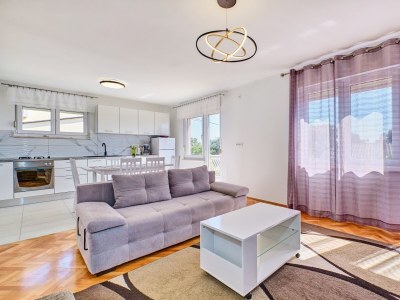 Apartment Three bedroom apartment with balcony and sea view Martinšćica, Cres A-23222-a - Outdoor photo 18