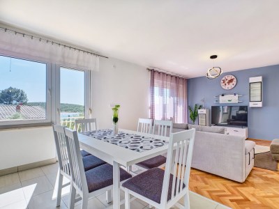 Apartment Three bedroom apartment with balcony and sea view Martinšćica, Cres A-23222-a - Outdoor photo 19