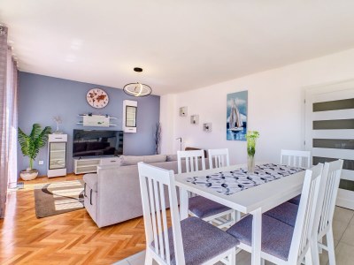 Apartment Three bedroom apartment with balcony and sea view Martinšćica, Cres A-23222-a - Outdoor photo 20