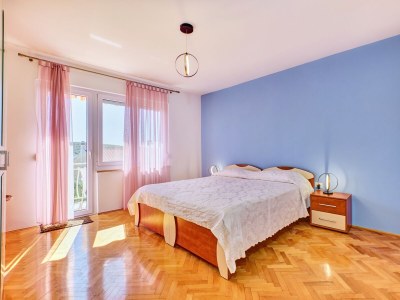 Apartment Three bedroom apartment with balcony and sea view Martinšćica, Cres A-23222-a - Outdoor photo 29