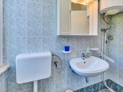 Apartment Three bedroom apartment with balcony and sea view Martinšćica, Cres A-23222-a - Outdoor photo 32