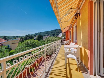 Apartment Three bedroom apartment with balcony and sea view Martinšćica, Cres A-23222-a - Outdoor photo 37