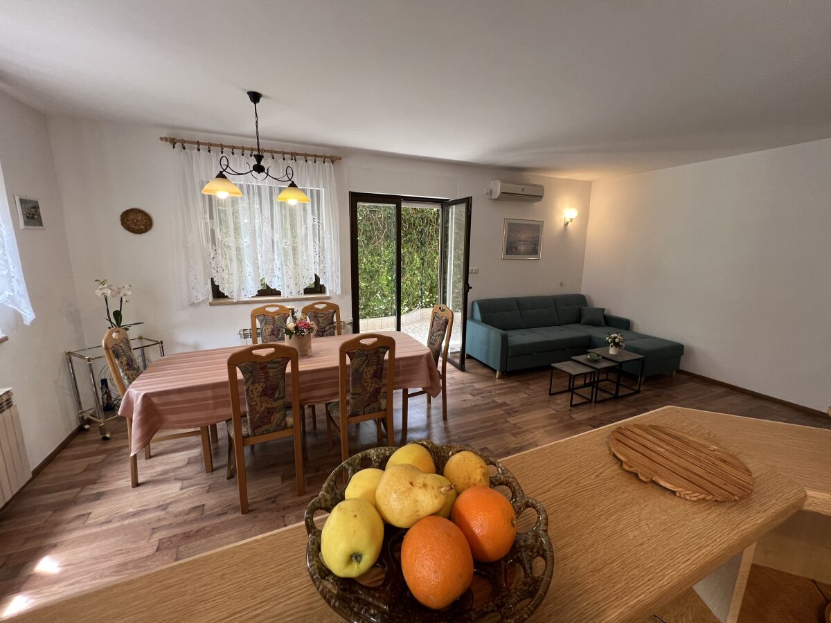 Apartment Two bedroom apartment with terrace Dramalj, Crikvenica A-23261-a