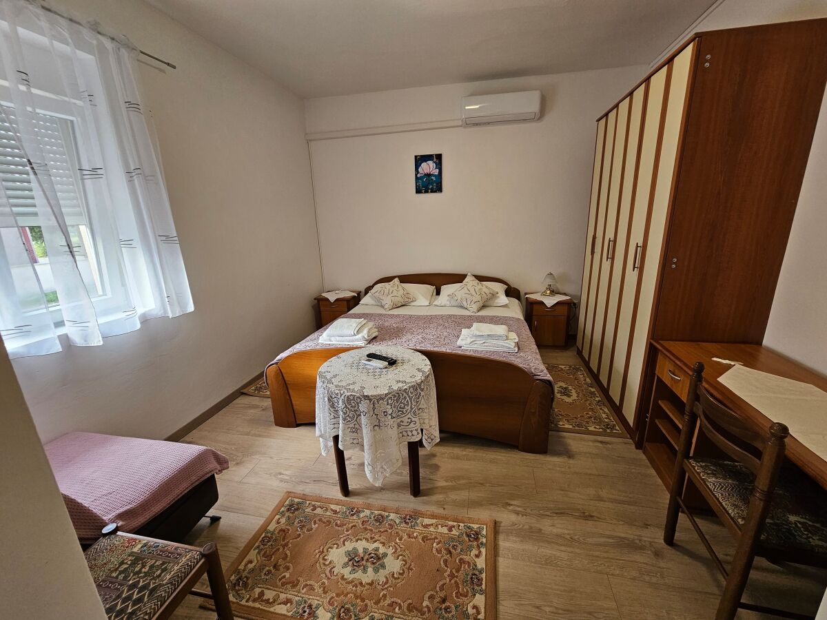 Apartment One bedroom apartment with terrace Mundanije, Rab A-23315-a - Outdoor photo 5