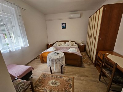 Apartment One bedroom apartment with terrace Mundanije, Rab A-23315-a - Outdoor photo 5