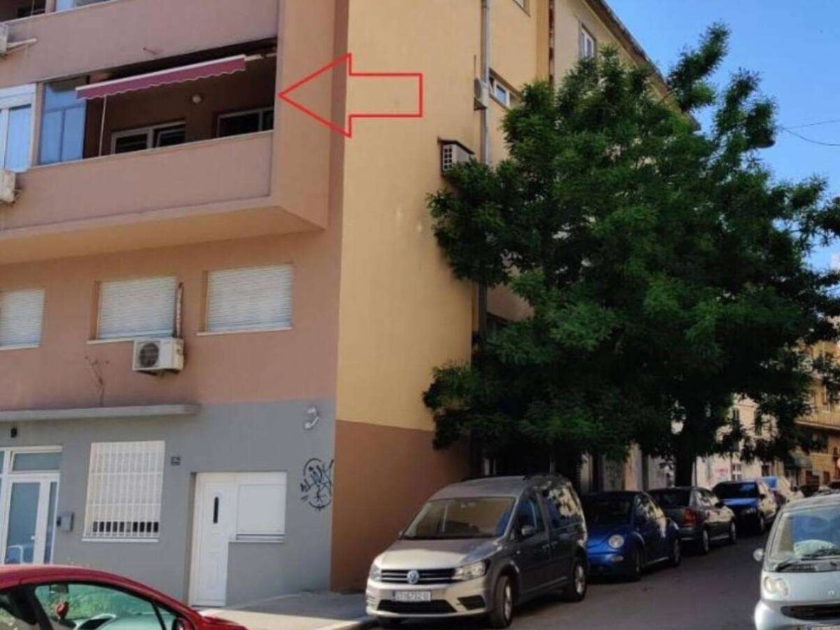 Apartment One bedroom apartment with balcony and sea view Split A-23407-a