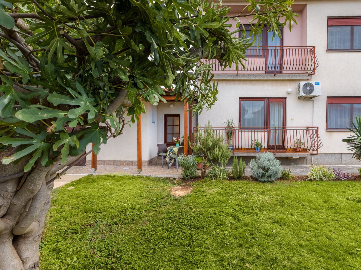 Apartment Studio flat with air-conditioning Valbandon, Fažana AS-23659-a